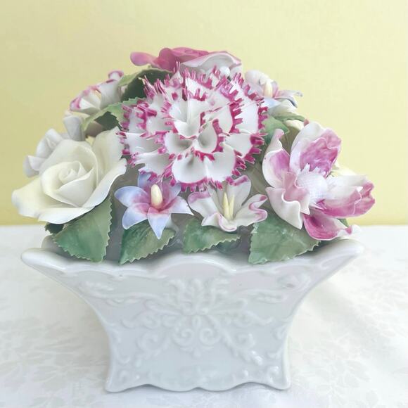 Porcelain Hand Painted Flower Bouquet Music Box Edelweiss Sound of Music 80085 - Picture 6 of 10